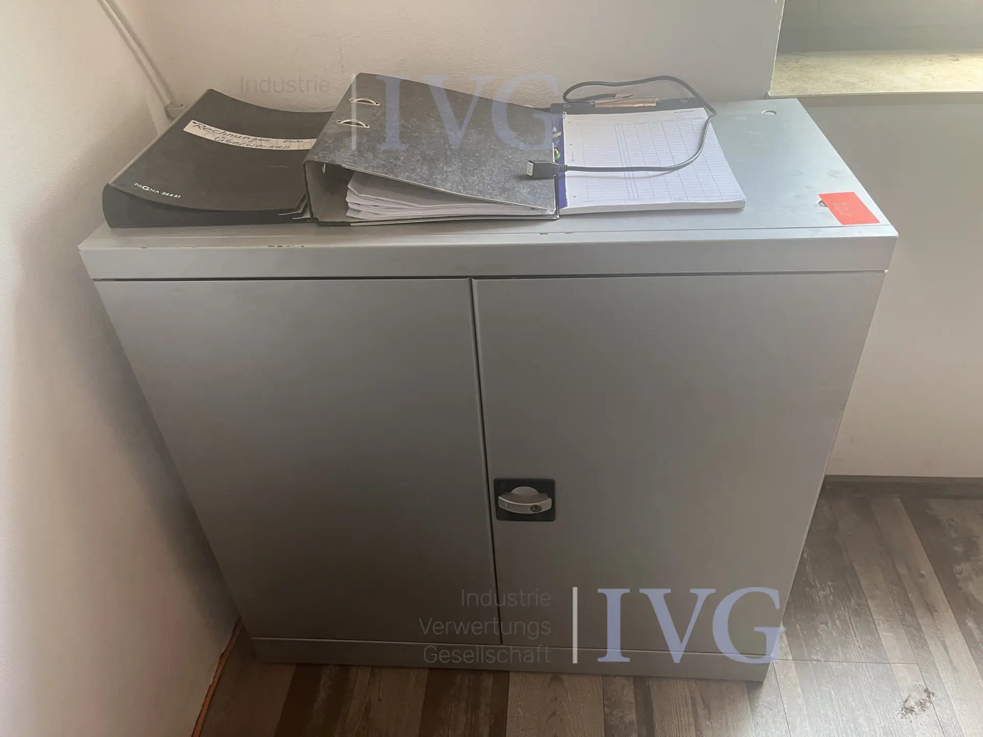 Stahl-Schrank